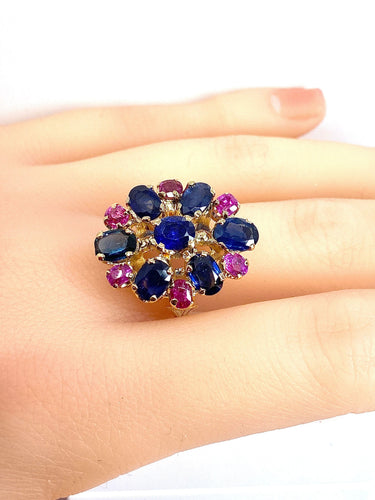 54 Importante bague or jaune, 7 saphirs et 6 rubis 58 Facettes AB454