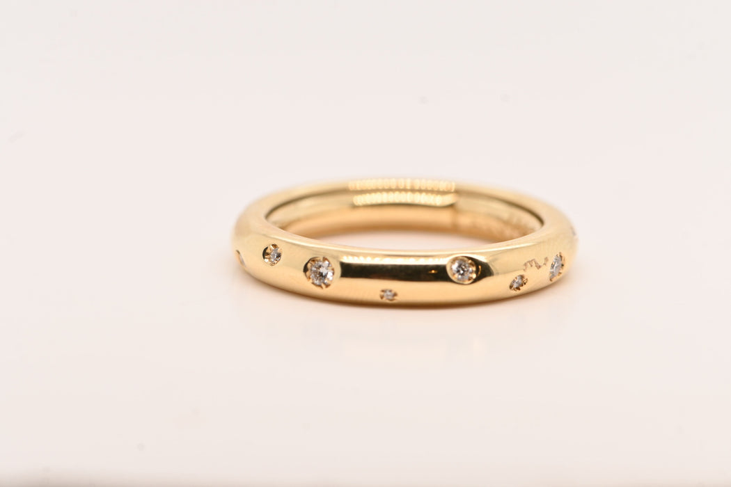 Ring aus Gelbgold mit Diamanten im Brillantschliff