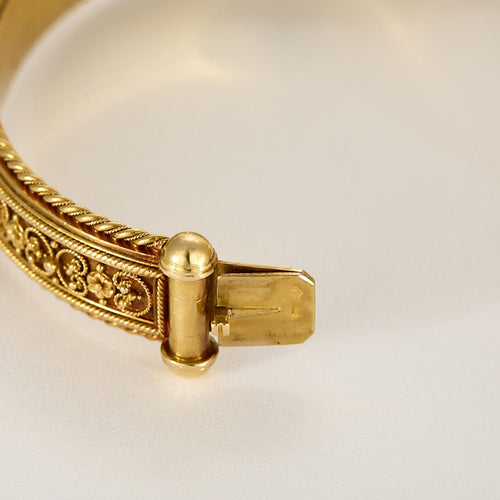 Bracelet Bracelet jonc en or jaune à motif de fleurs 58 Facettes NAR0688