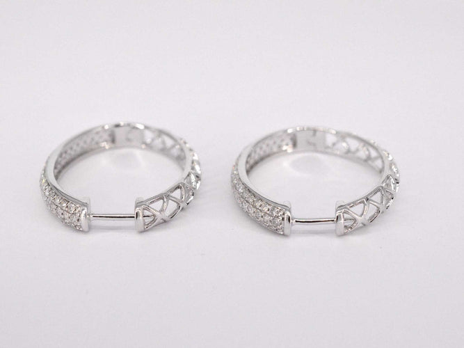 Boucles d'oreilles Boucles d'oreilles créoles en or blanc avec diamants 58 Facettes 2052
