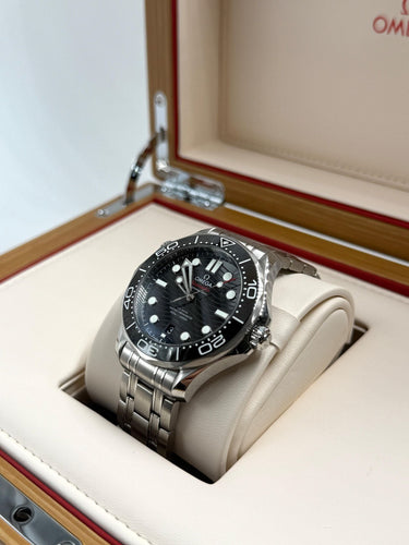 Montre OMEGA - Montre Seamaster Diver 300M 42 mm 210.30.42.20.01.001 BLACK STEEL 58 Facettes JLS