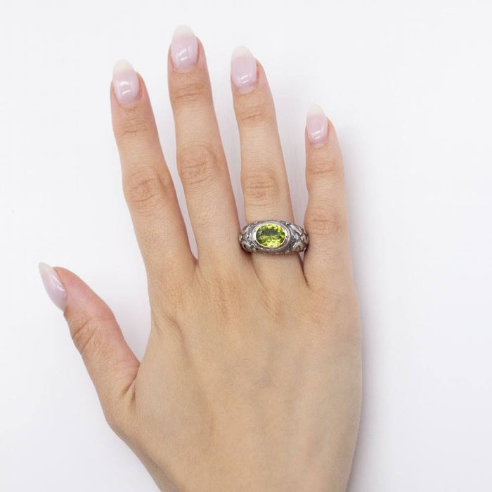 Ring aus Gold, Silber und Peridot