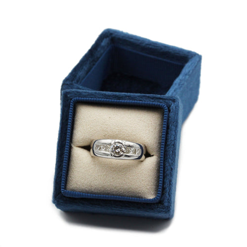 Bague 51 Bague - Or blanc et diamants 58 Facettes 1093