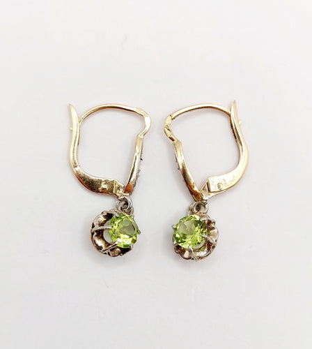 Boucles d'oreilles Dormeuses antique or jaune péridot en serti griffes 58 Facettes A05288