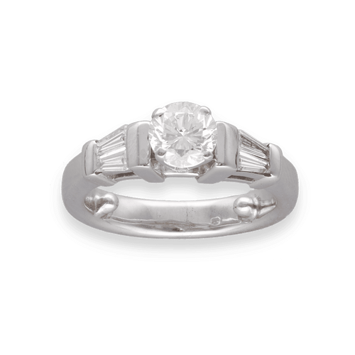 Bague 52-53 Solitaire en or gris 18 Cts avec diamant central de 1,02 Ct F-VS2 et trapezes 0,38 Ct - Certificat IGI - Taille 52-53 58 Facettes FB08338