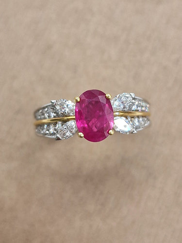 Blomster ring to guld med oval rubin og diamanter 