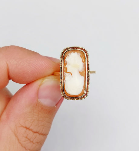 Bague 50 Bague marquise antique or jaune, camée sur coquille 58 Facettes A05866