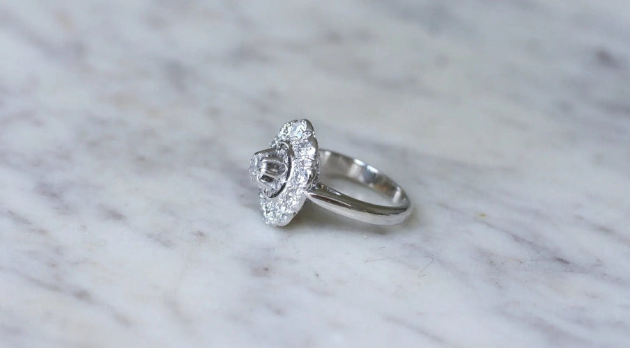 Bague Bague Art Déco Marguerite Ovale Diamants 58 Facettes