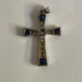 Pendentif Croix en pendentif or blanc diamants et saphirs 58 Facettes