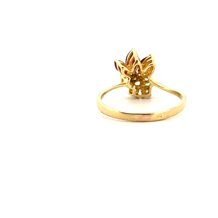 Ring aus Gelbgold mit Rubin und Diamant