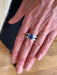 Bague O.J. Perrin - Bague Or Gris Saphir 3.10 Carats Diamants 58 Facettes BSA98