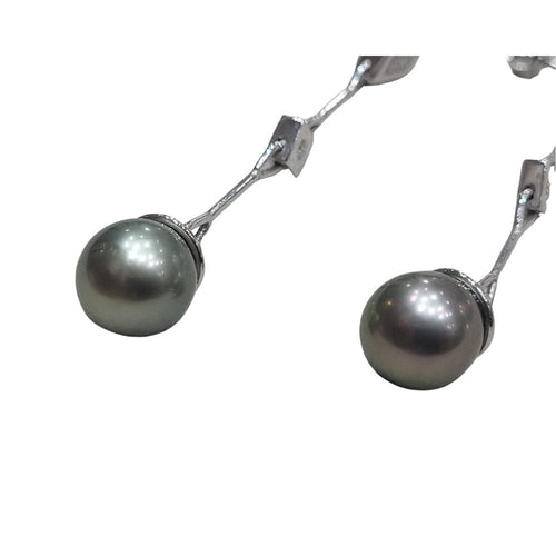 Boucles d'oreilles Boucles d'oreilles en or blanc 18 carats, perles et diamants taille brillant 58 Facettes T158