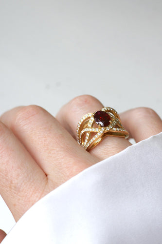 Bague 52.5 Bague Volutes or jaune, rubis et diamants 58 Facettes