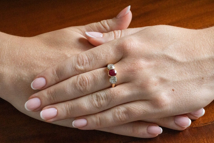 Bague 53 Bague en or jaune et platine ornée d'un rubis et de diamants taille brillant ancien (1,80 ct). 58 Facettes 11210