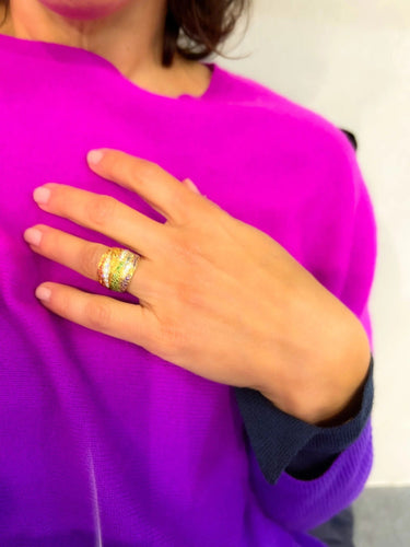 Bague 53 Bague bandeau or jaune entourée de pierres de couleurs 58 Facettes 1