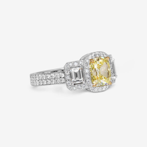 Bague Bague en diamant jaune fantaisie de 2,02 carats en forme de coussin HRD 58 Facettes R1661