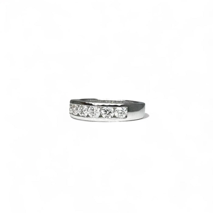 Bague 54 Demie alliance en or blanc sertie de diamants 58 Facettes