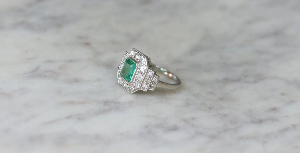Bague Bague Art Déco Emeraude 1,00 Ct et Diamants sur Platine 58 Facettes