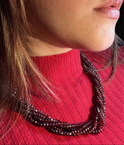 Elegant multifilo collana in granato sfaccettato