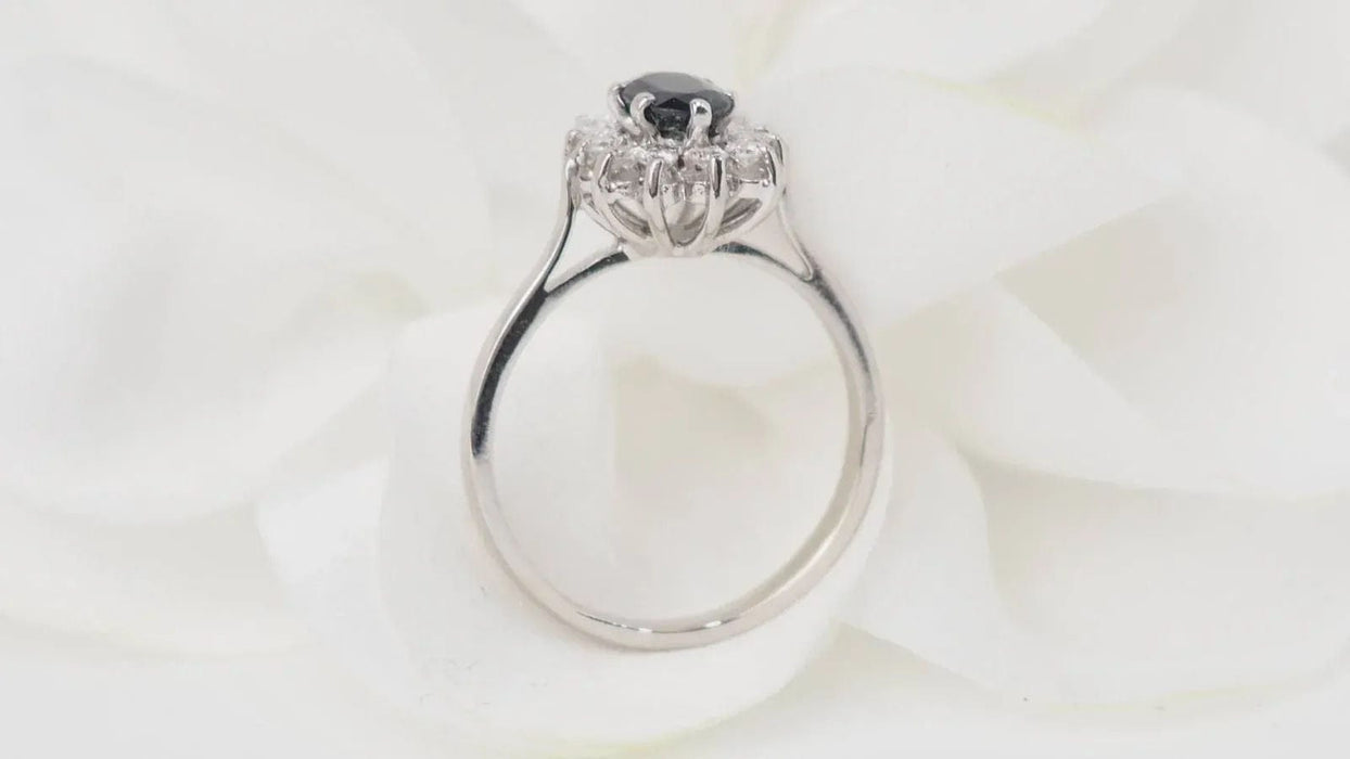 Bague 52.5 Bague marguerite en or blanc, Saphir ovale et diamants 58 Facettes 32933