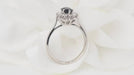 Bague 52.5 Bague marguerite en or blanc, Saphir ovale et diamants 58 Facettes 32933