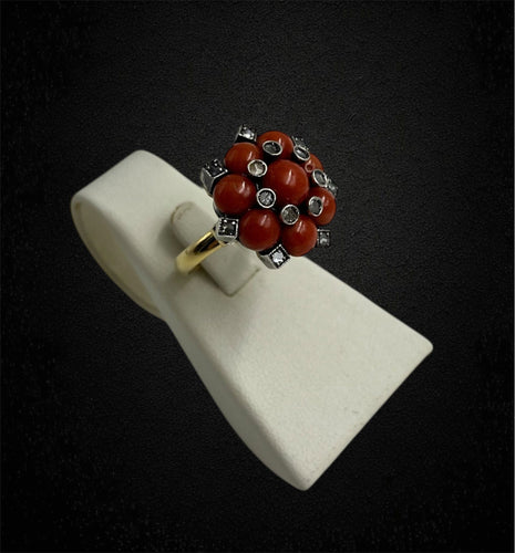 Bague 55 Bague de style baroque, corail et diamants 58 Facettes