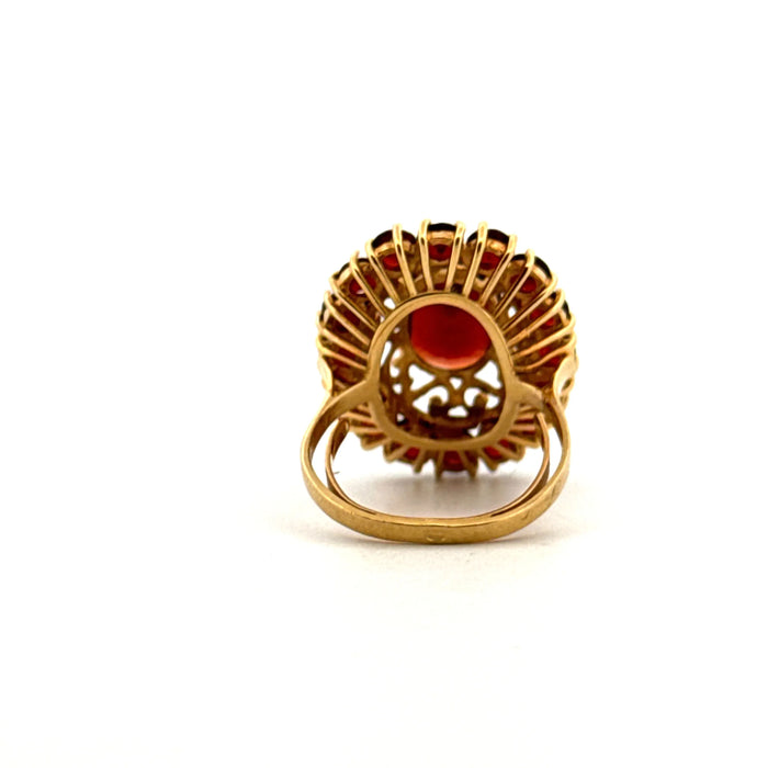 Yellow gold and garnet Cocktail ring
