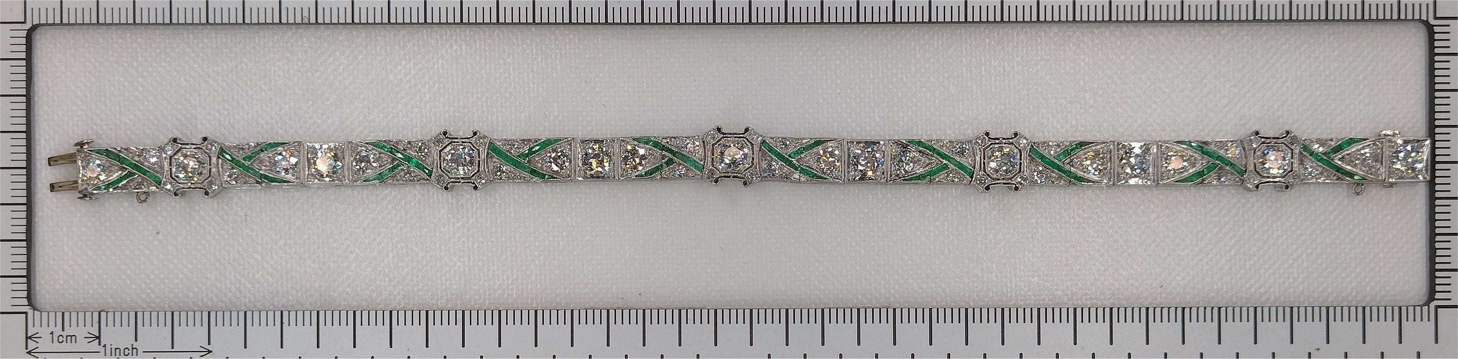 Bracelet Bracelet en platine des années 1920 avec diamants et émeraudes 58 Facettes 24183-0148