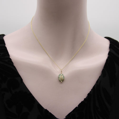 Pendentif Pendentif scarabée en faïence turquoise de style néo-égyptien avec monture en or 14 carats 58 Facettes A2003N