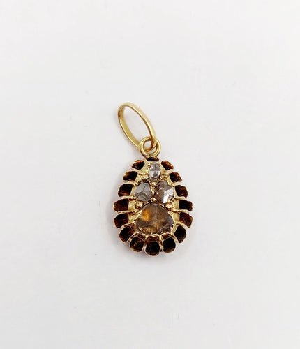 Pendentif Pendentif victorien or jaune, poire et diamants taille rose (circa 1870) 58 Facettes A06250