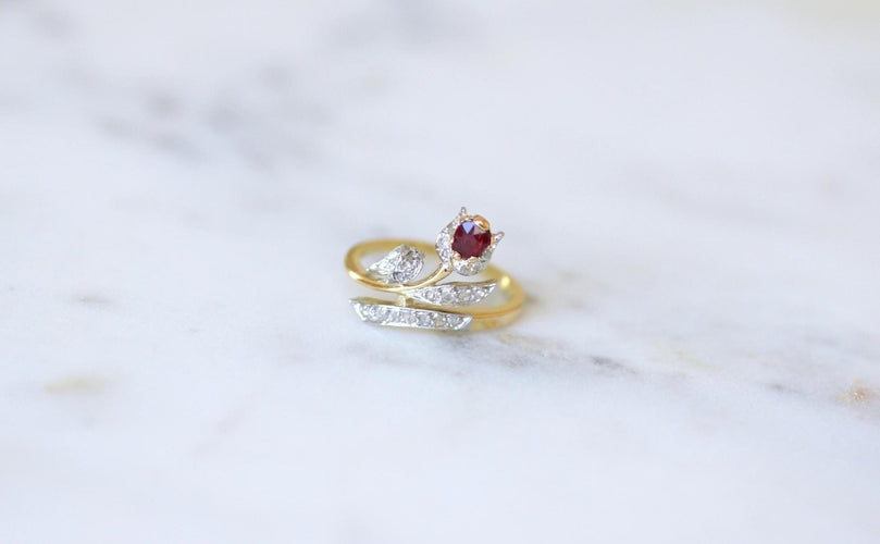 Bague 52.2 Bague Ancienne en Or Jaune Fleur Rubis et Diamants 58 Facettes