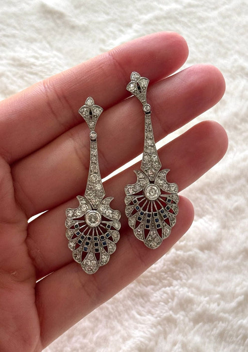 Boucles d'oreilles Boucles d'oreilles style Art Déco en platine avec diamants et saphirs 58 Facettes