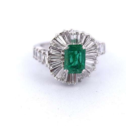 Bague 51 Bague en or blanc avec émeraude et diamants baguette 58 Facettes