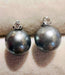 Boucles d'oreille or blanc serties de 2 perles de culture grises et 2 diamants 58 Facettes 2924 A