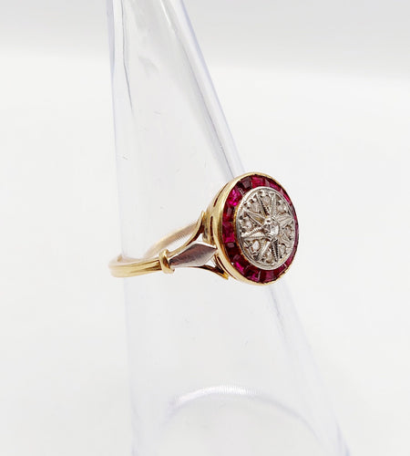 Bague 50 Bague cible Art déco en or 18k, diamant taille rose et rubis calibrés 58 Facettes A06428