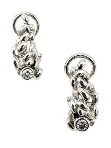 Boucles d'oreilles GILBERT ALBERT. Boucles d'oreilles or blanc 18K et diamants 58 Facettes