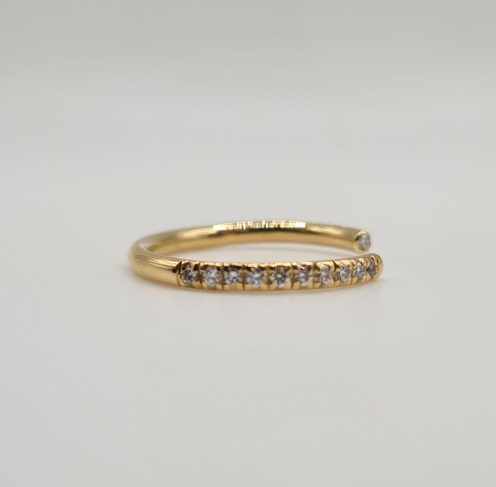 Yellow gold ring set with diamonds