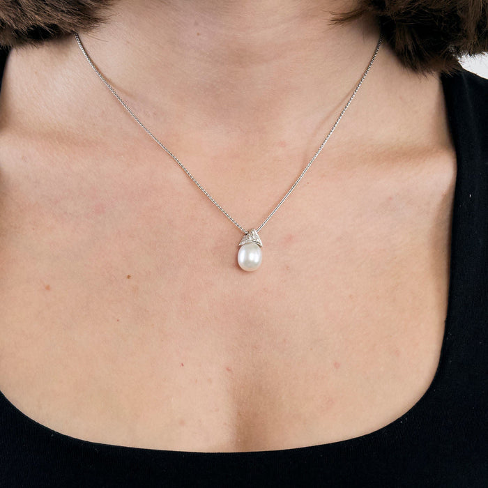 White gold pearl diamond necklace