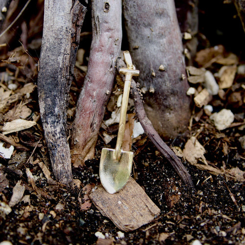 Pendentif Breloque ou pendentif en forme de pelle en or 18 carats 58 Facettes A2001H