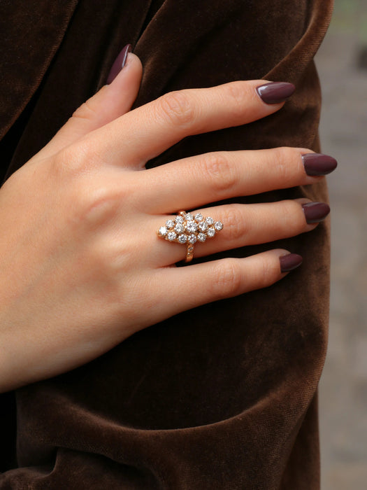 Vintage marquise ring in yellow gold with diamonds