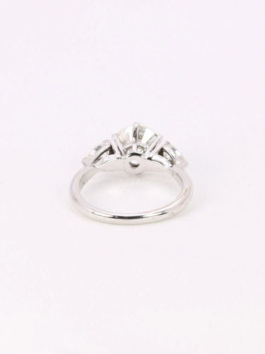 Bague 51.5 Bague trilogie or blanc diamant rond 2.07 ct diamants poires 58 Facettes 977