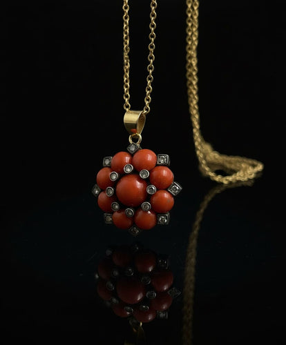 Ciondolo Stellato Corallo e Diamanti 58 Facettes