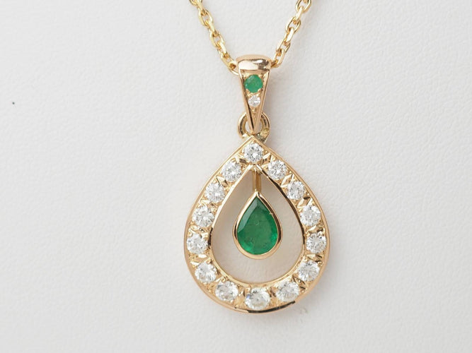 Collier Collier pendentif en or jaune, émeraude et diamants 58 Facettes 33327