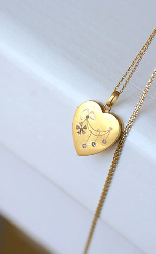 Pendentif Médaillon cœur ouvrant en or, diamants, et perles 58 Facettes