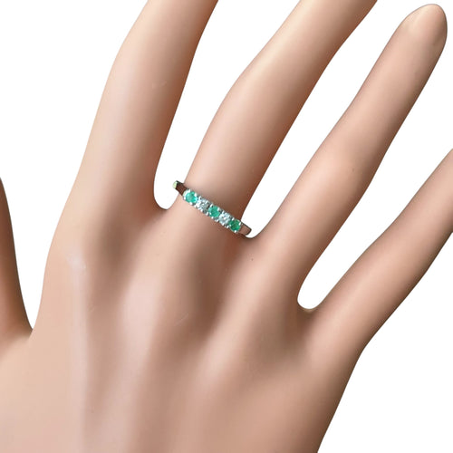 Bague 52 Bague or blanc, émeraudes, diamants 58 Facettes 348