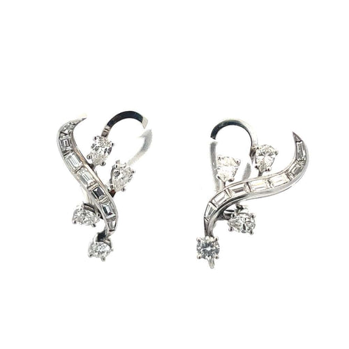 Boucles d'oreilles Boucles d’oreilles pendantes en platine, perles et diamants 2.42ct 58 Facettes