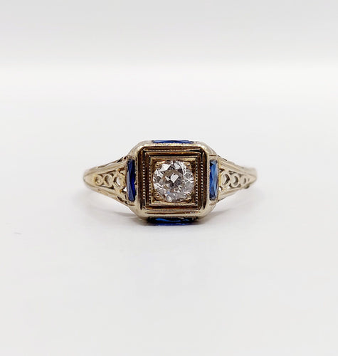 Bague 55.5 Bague chevalière Art Déco or blanc, diamant taille ancienne et saphirs calibrés (circa 1927) 58 Facettes A06084