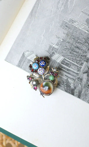 Broche Broche ancienne operculum, grenat, et porcelaine 58 Facettes