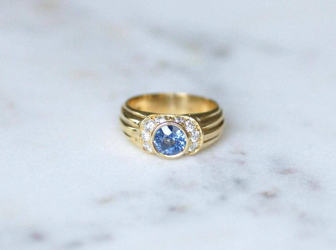 Bague 53 Bague jonc godronnée saphir de Ceylan et diamants en or jaune 18k 58 Facettes