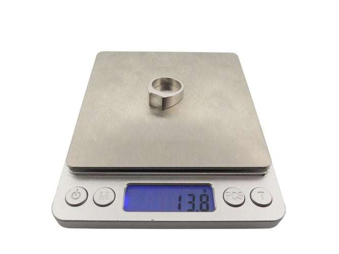 Bague 53 bague CARTIER tank en or blanc 18k 13.6 gr sertie pierre de lune 58 Facettes 268700